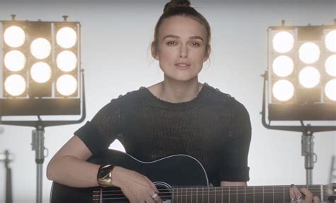 spot chanel 2017 musica|Keira Knightley canta en francés para el último spot de Chanel.